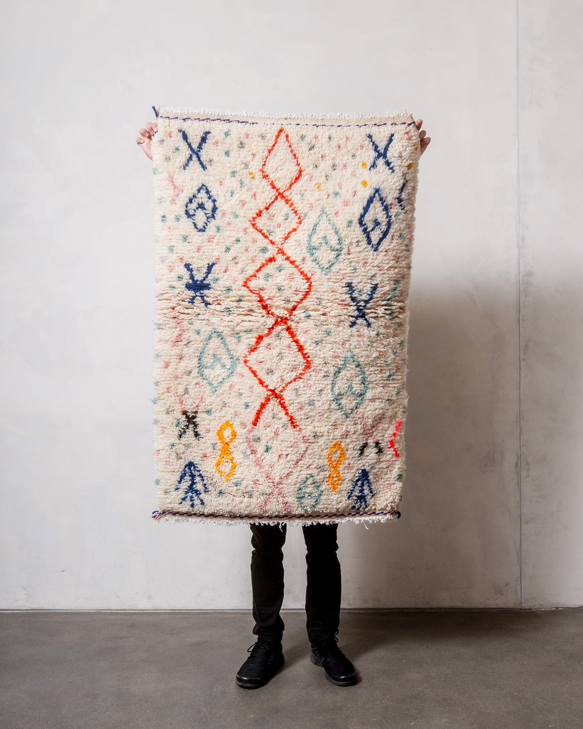 Modern designer handcrafted Berber rug from Morocco. Azilal rug with beautiful colours and patterns. Made of sheep’s wool and colourful cotton.